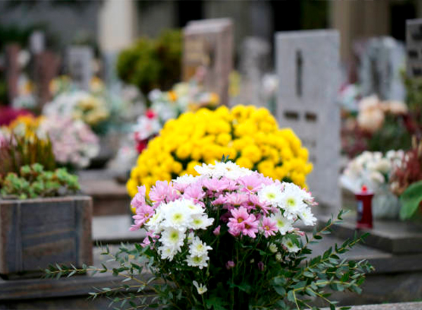 Доставка цветов на могилу Минск